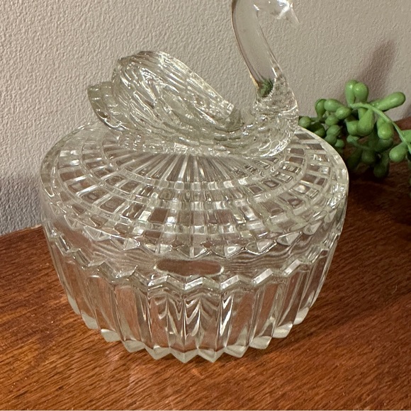 Covered Swan Bird Dish Powder Clear Trinket Box - Picture 2 of 14